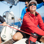 Photo d'une femme faisant de la voile