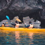 Photo d'un groupe faisant du canoë-kayak