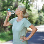 Photo d'une femme qui boit 