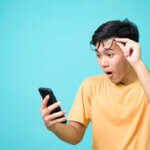 Photo d'un homme surpris 