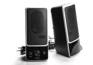 Photo d'enceintes pour ordinateur permettant la sortie du son
